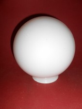 Globe en verre opaline forme