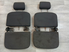 Sièges arrière (strapontins)