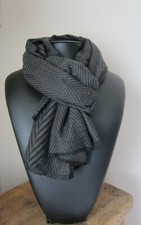 Echarpe homme  Noir/gris très chic motif chevron  laine&cachemire 190 X 69 cm