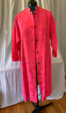 Vintage 1980s silk hot Pink butterfly jacquard classic long robe house coat sz M