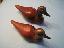 couple de canards en bois et