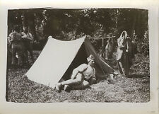 OLD PHOTO - VINTAGE SNAPSHOT - MILITARY CAMP TENT REST - MILITARY