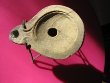LAMPE A HUILE ROMAINE A CANAL