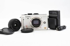 [NearMint]Panasonic LUMIX DMC-GF1 12.1 MP Camera With LUMIX G 14mm F2.5 lens SET