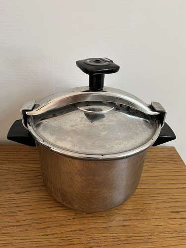Ancienne cocotte minute - , en