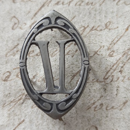 Monogramme lettre métal - monogramme, v