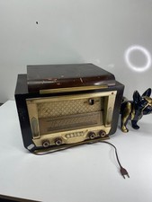Ancien poste de radio tourne