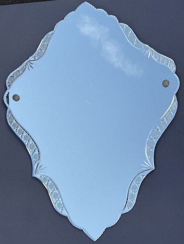 Miroir forme mouvementée