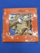 Écharpe Carr 90 Modèle Silk Sun HERMES