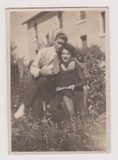 Photo ✨ Couple & Chaise ? Jardin Clermont-Ferrand 1929 ?