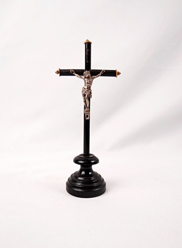 Crucifix table memento - crucifix,