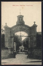 Old postcard Sées, Hôtel-Dieu, front door 