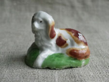 CHIEN EN CÉRAMIQUE ANGLAISE