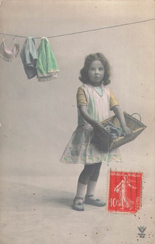 Petite fille lingere - fille, etend