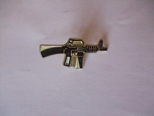 PINS ARME  FUSIL MITRAILLEUR