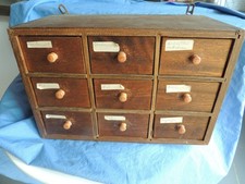 Petit meuble à tiroirs, de