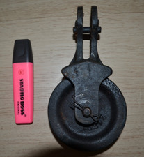 Poulie ancienne en métal