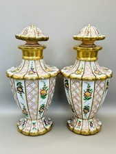 Large porcelain perfume bottle from Paris or Saxony