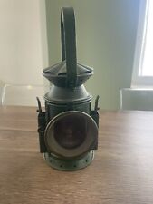 Ancienne lampe lanterne chemin