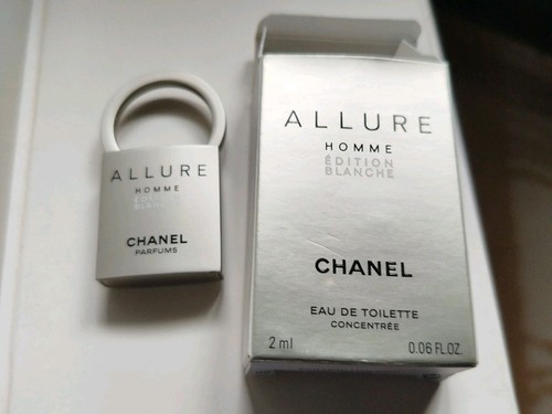Une miniature parfum chanel - de,