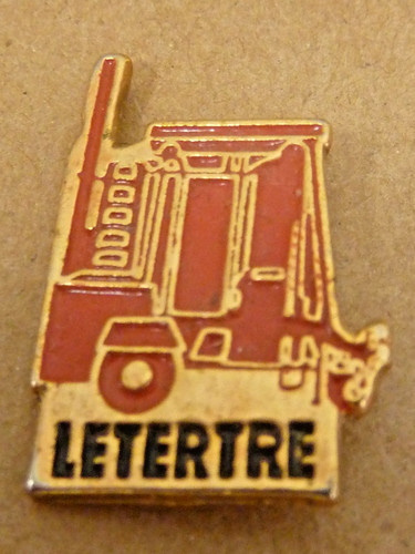 Pin pins badge tracteur - pin's, badge.