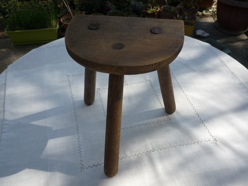Tabouret traite ancien en - de,