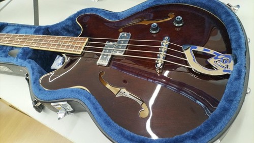 Guitare basse électrique