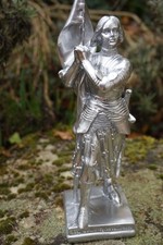 RE0459 AR  FIGURINE STATUETTE JEANNE D ARC EGLISE SAINT ROCH PARIS RESINE 26 CM