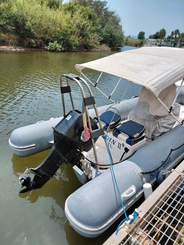 Bateau semi rigide moteur