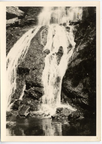 Paysage cascade eau rivière