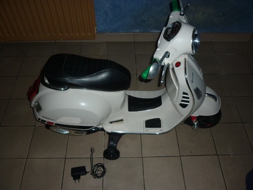 Vespa petit scooter