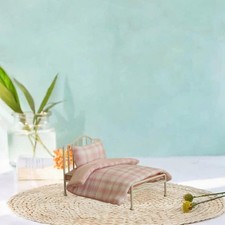 Lit en métal miniature de