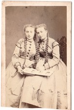 Two twin sisters Latour holding an album Photo CDV 1865 Toulouse nobility
