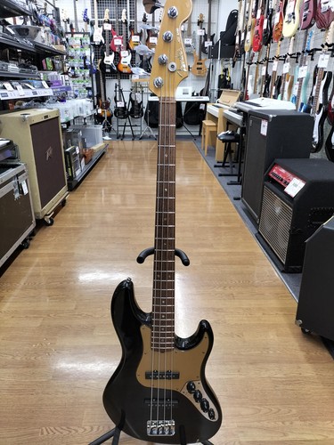 Guitare basse électrique