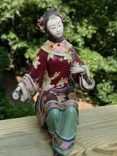 Chinese Wigai Porcelain Sitting Lady