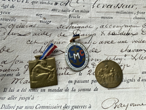 Lot insignes médailles - 3, insignes,