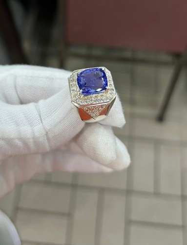 Pierre précieuse tanzanite