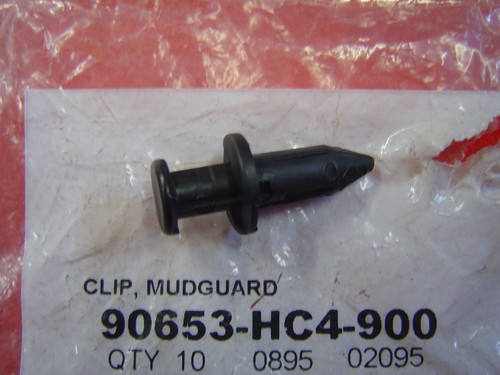 Rivet plastique habillage