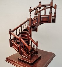 Escalier miniature . Travail