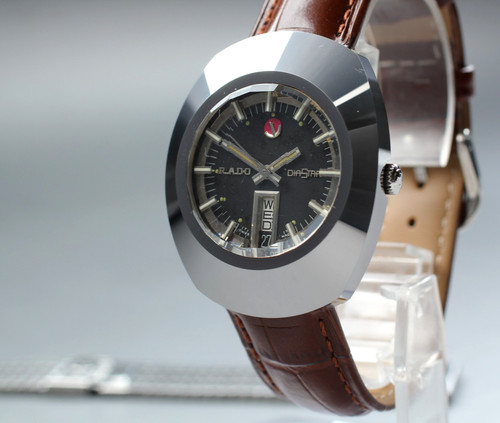 Presque comme neuve montre - *presque,
