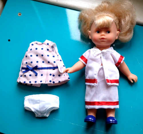 Poupée carolline blonde - blonde, avec