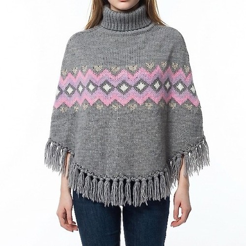 Poncho tricoté avec col