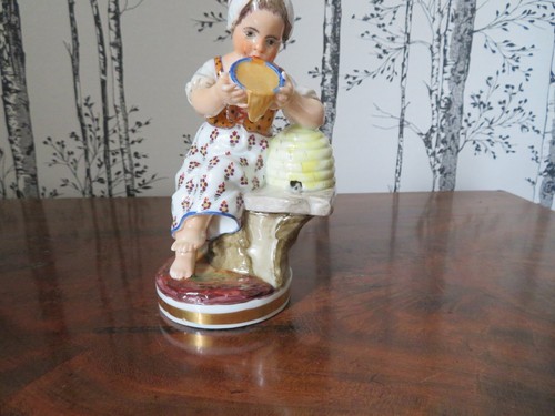 Ancienne figurine jeune - ancienne, fille