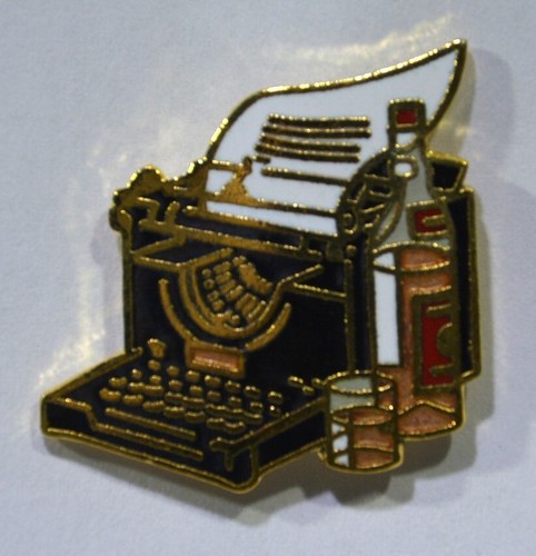 Pin ecrivain machine - pin's, à