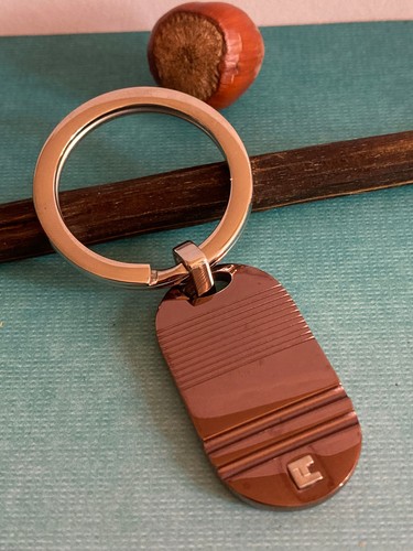 Porte clés luxe acier - de,