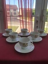 6 tasses à café avec