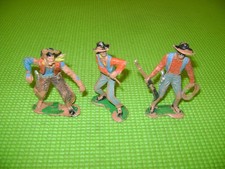 LOT DE 3 COWBOYS  EN PLASTIQUE