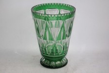 Vase en cristal taillé vert