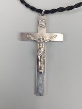 Beau crucifix en argent estampillé du grand bijoutier Parisien CHAUMET