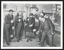 1906 -- BILBOQUET GAME IN A BISTRO.  4B503